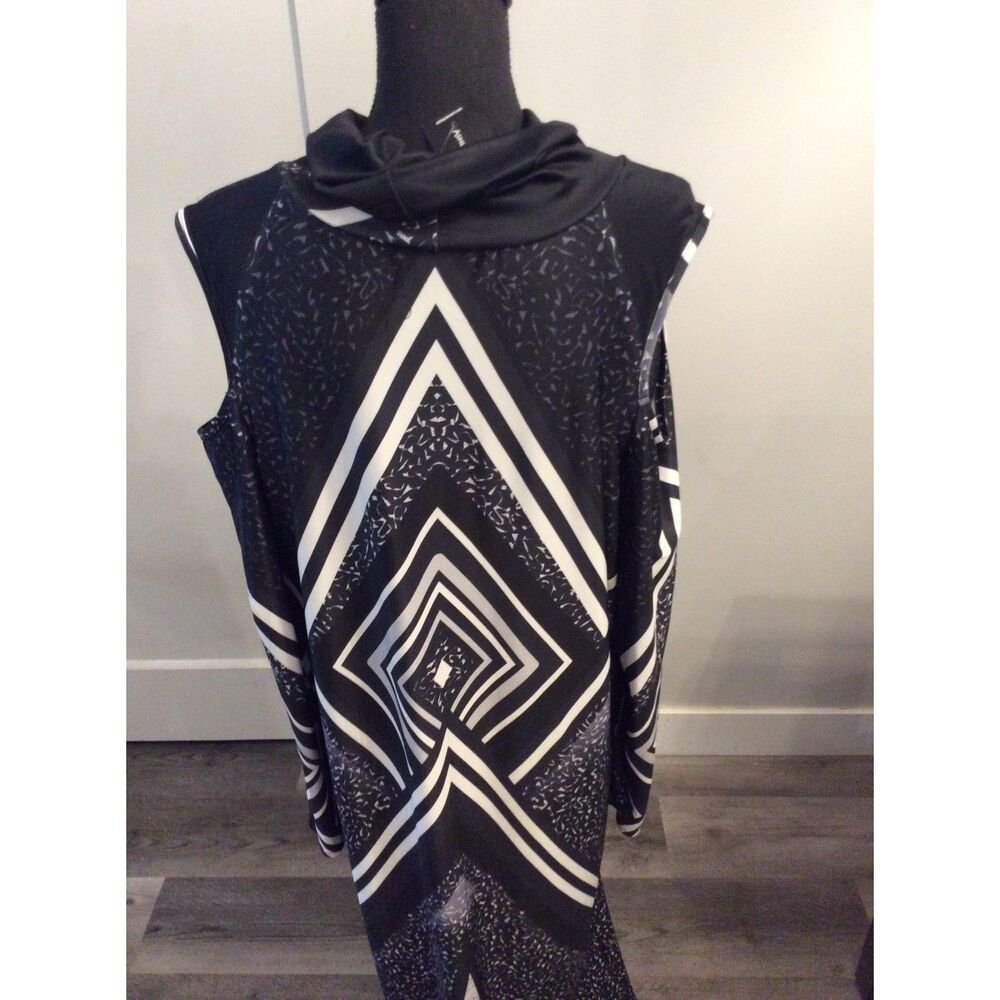 New NWT Ashley Stewart Plus 18/20 Cold Shoulder Geo print Maxi Dress - Picture 4 of 7